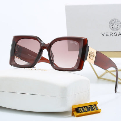 Occhiali da sole retrò alla moda