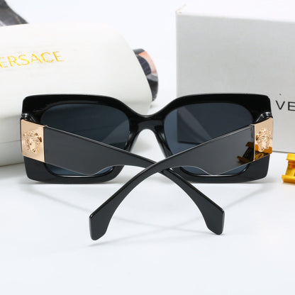 Occhiali da sole retrò alla moda