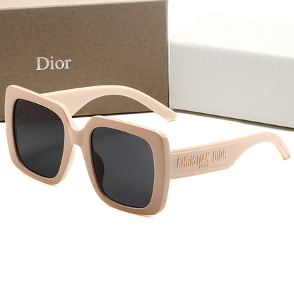 Occhiali da sole personalizzati con filigrana alla moda