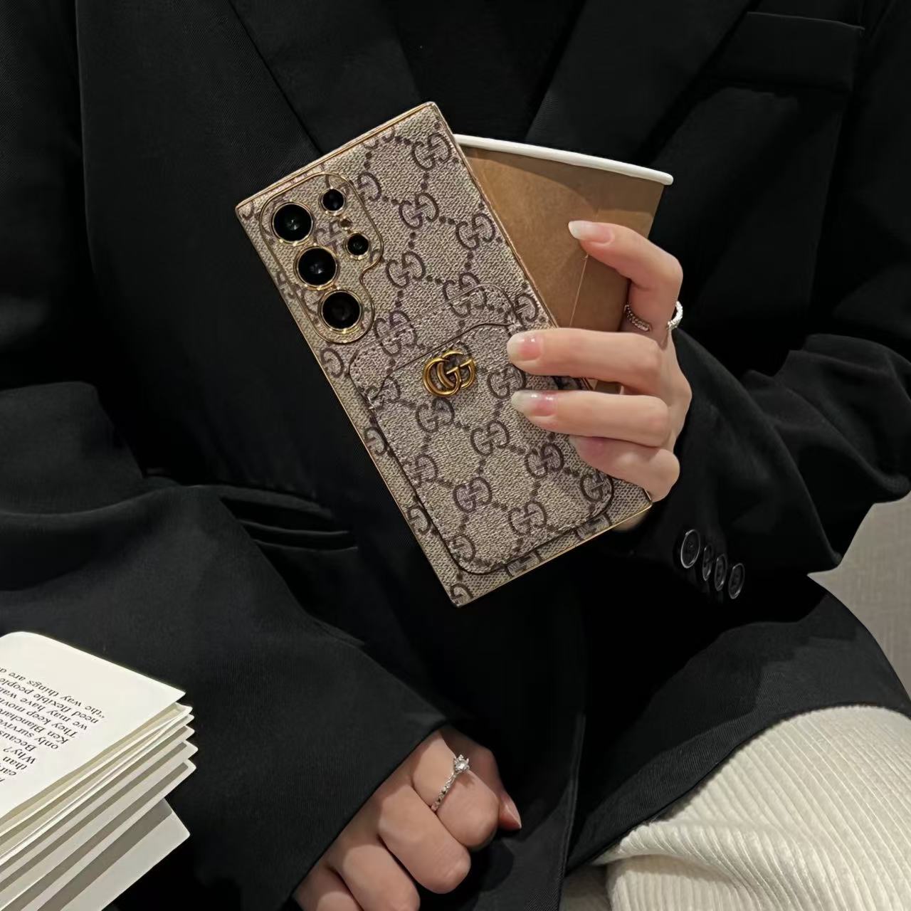 Braune Galaxy-Hülle mit Kartenhalter für Samsung