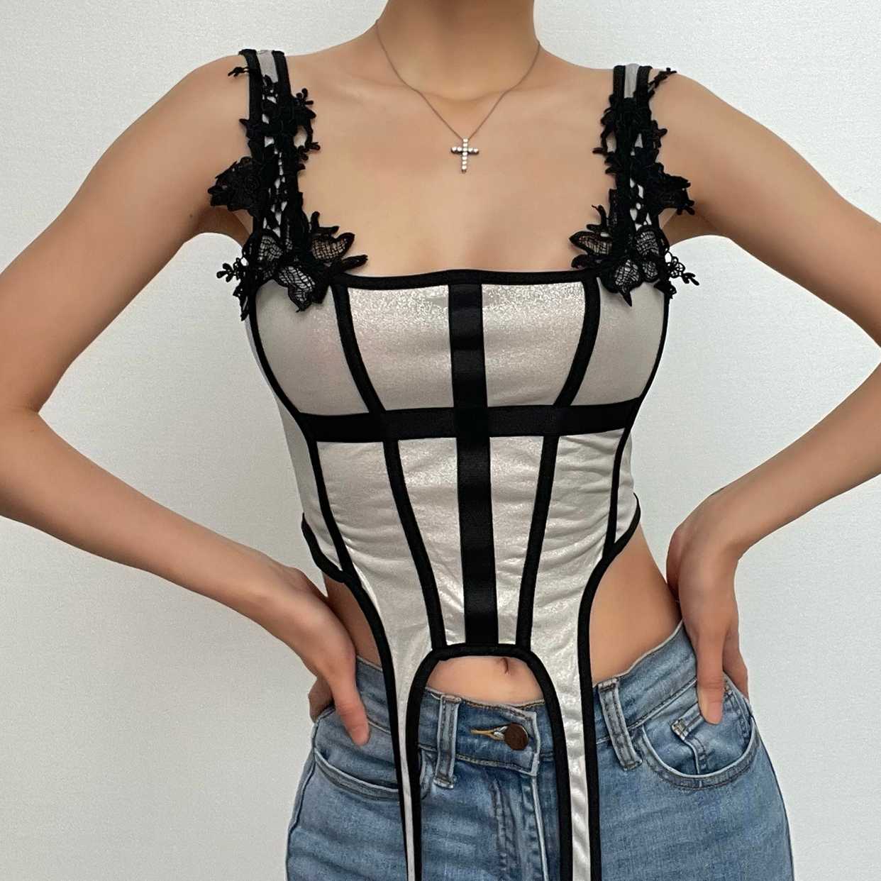 Sleeveless contrast ribbon embroidery crop top