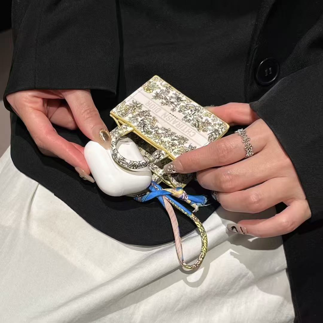 Embroidery Style Universal Earphone Case