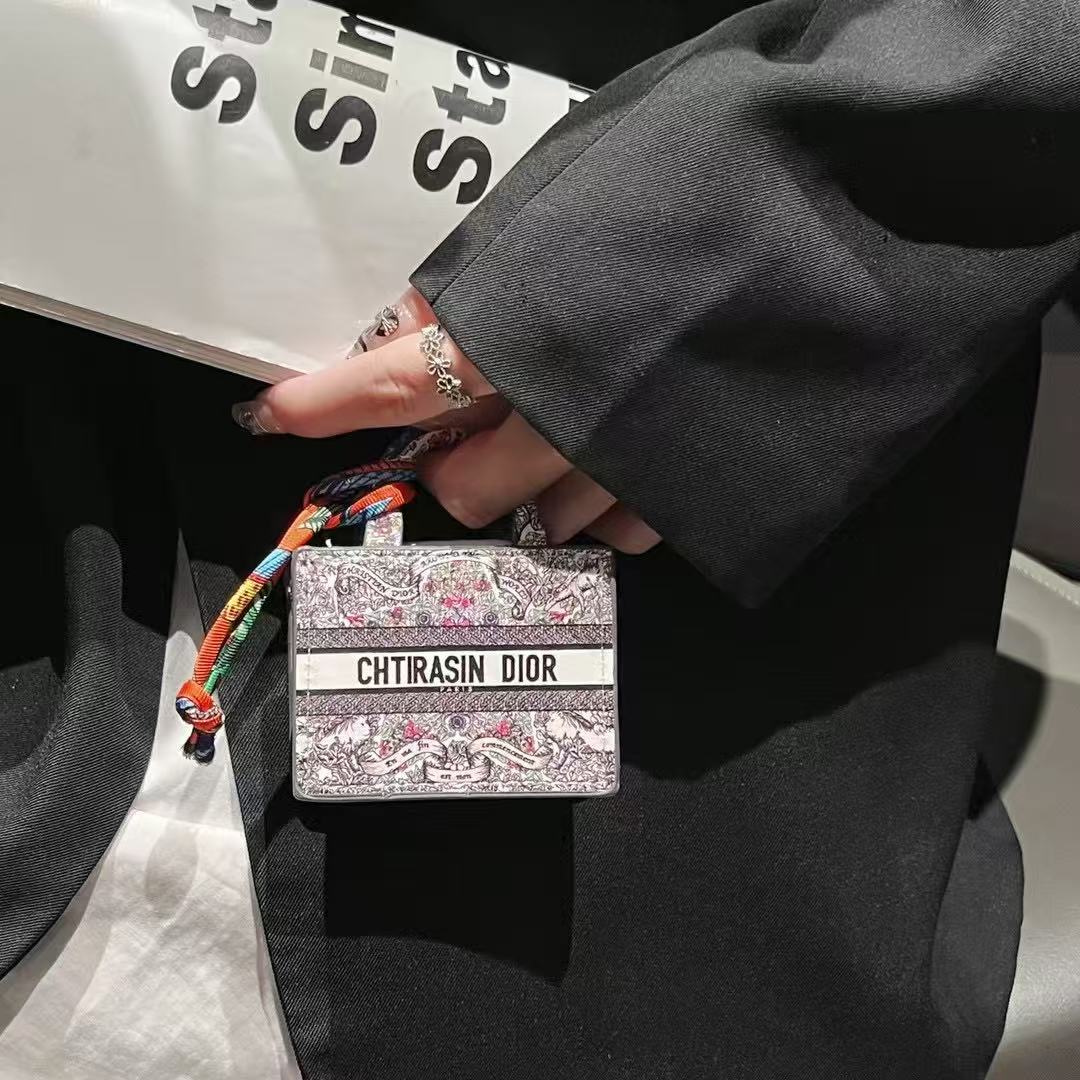Embroidery Style Universal Earphone Case