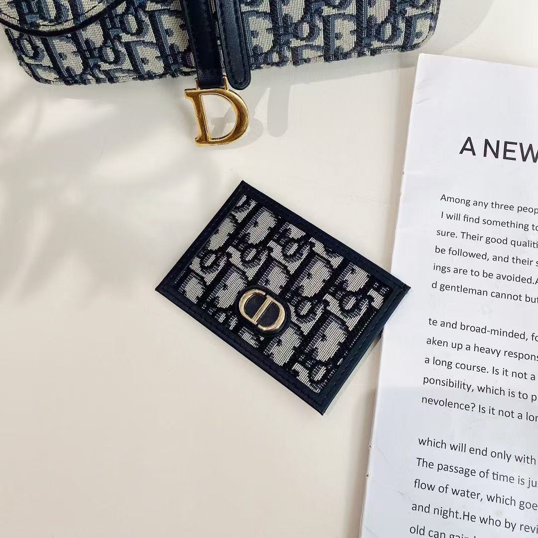 Fashionable Leather Card Holder
