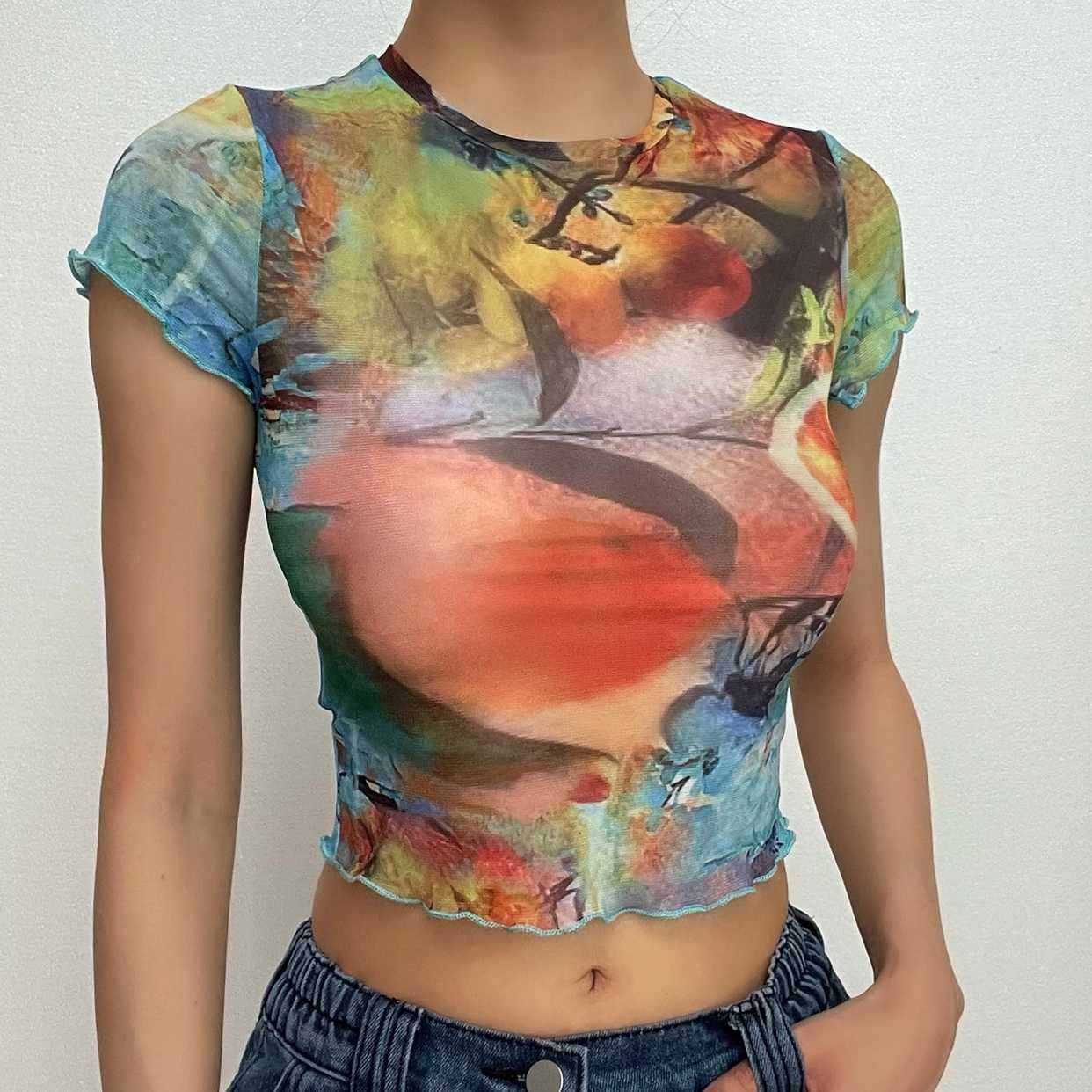 Abstract Print Contrast Short Sleeve Ruffle Crewneck Crop Top