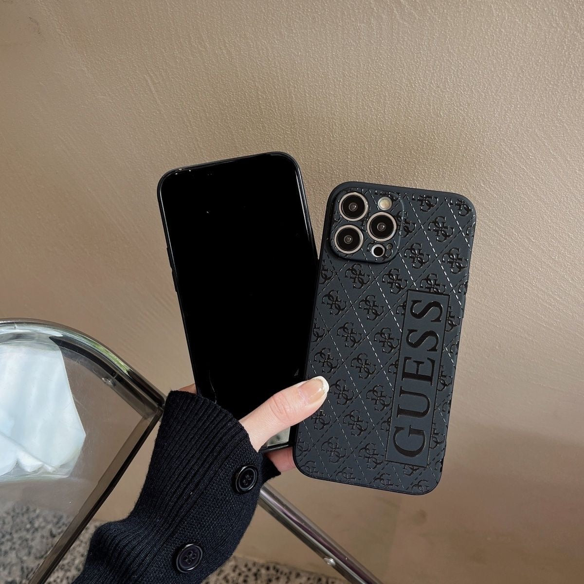 Custodia per telefono con design nero per iPhone