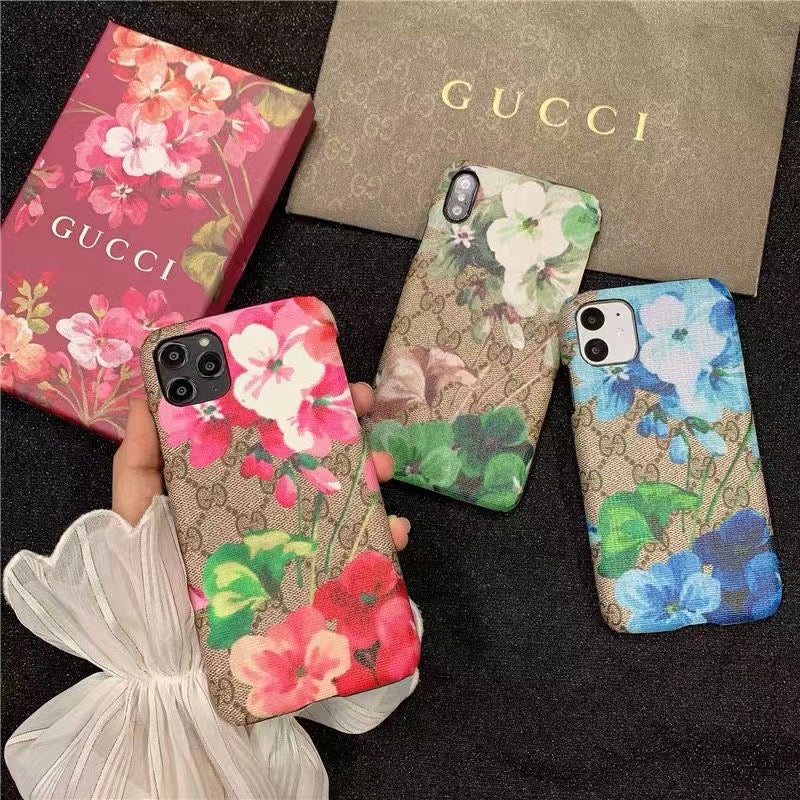 Custodia in pelle con fiori per iPhone