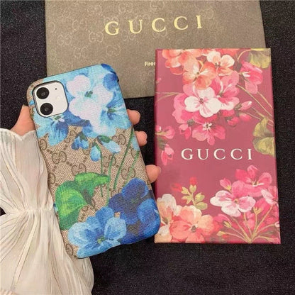 Custodia in pelle con fiori per iPhone