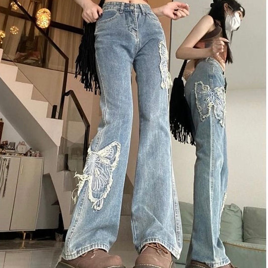 Jeans svasati con farfalle di strass
