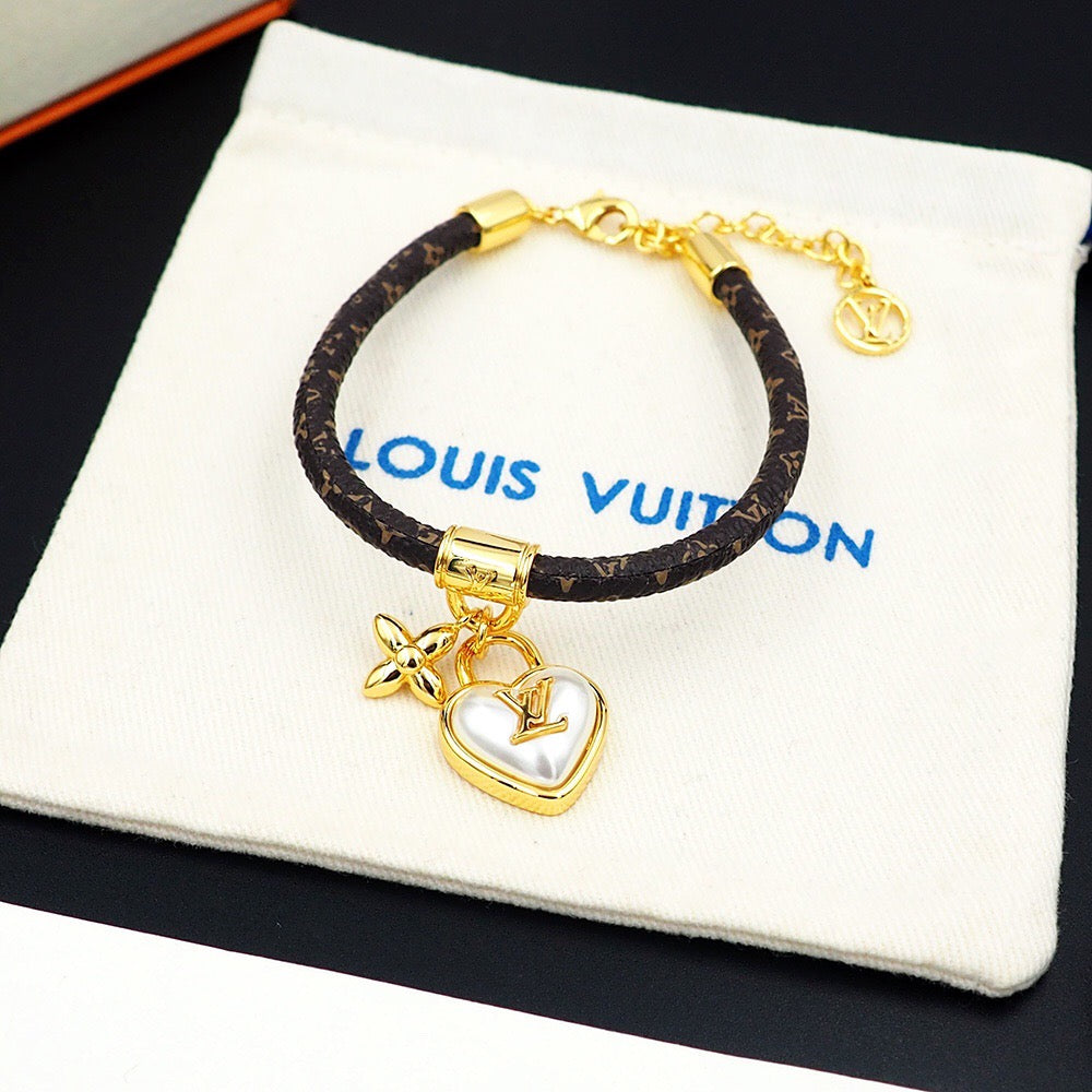 Bracciale a catena in pelle con ciondolo Love