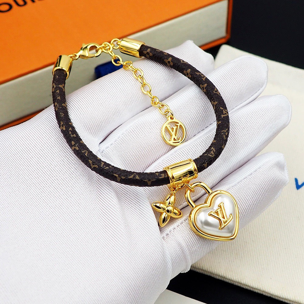Bracciale a catena in pelle con ciondolo Love