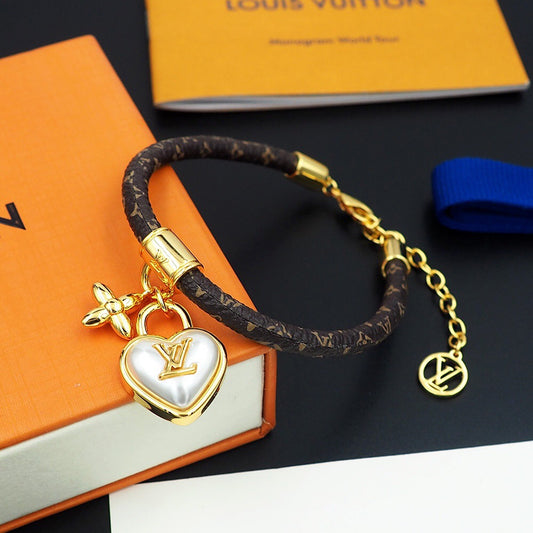 Bracciale a catena in pelle con ciondolo Love
