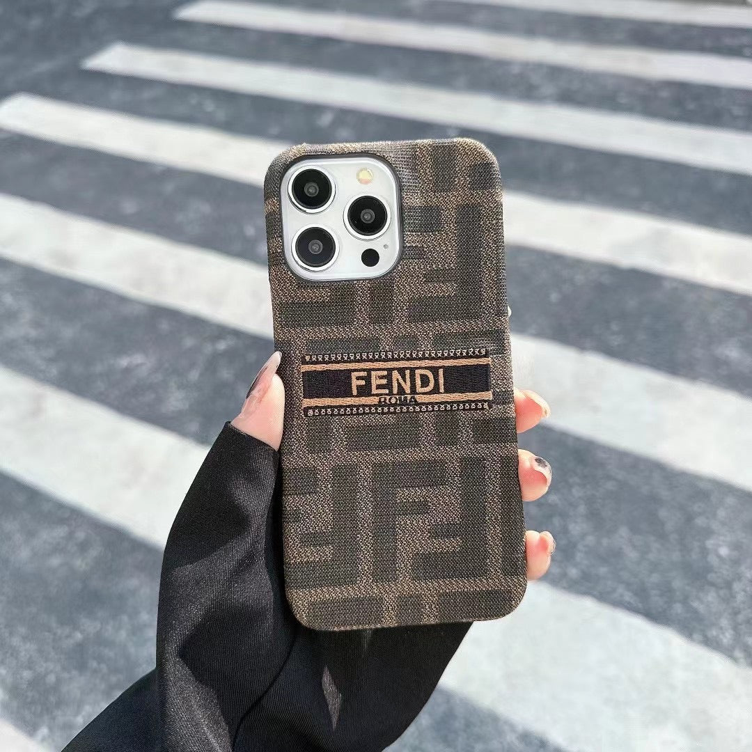 Nuova custodia per iPhone con ricamo