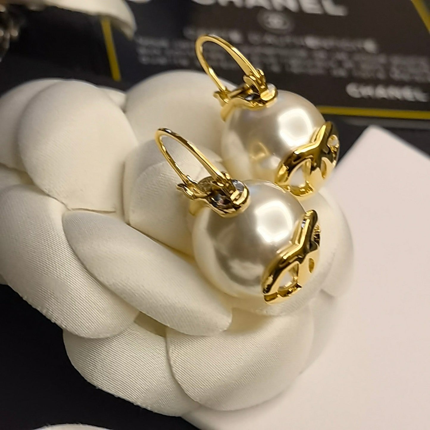 Eleganti orecchini di perle
