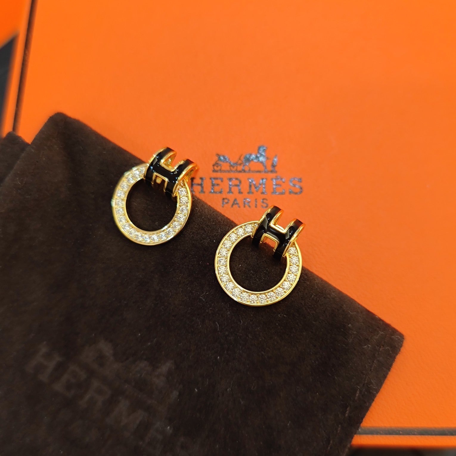 Shiny Crystals Hoop Earrings
