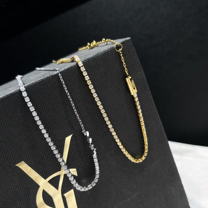 Collana con strass alla moda