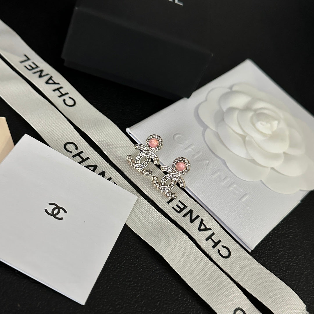 Orecchini con diamanti e gemme di temperamento