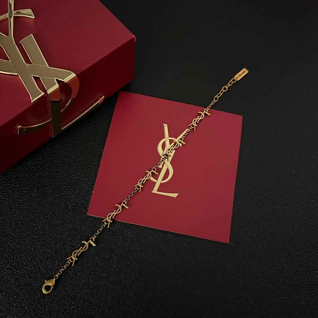 Braccialetto alla moda con lettera semplice