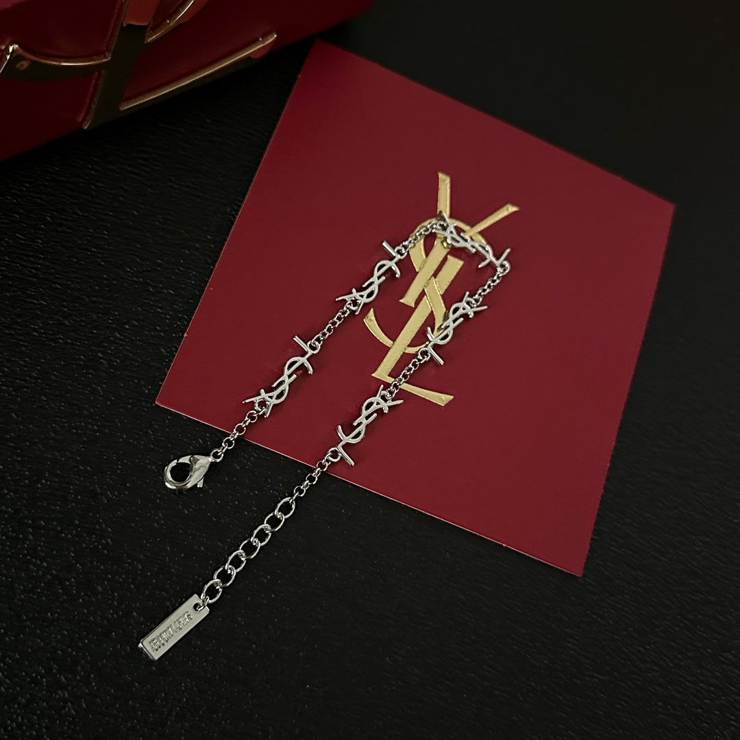 Braccialetto alla moda con lettera semplice