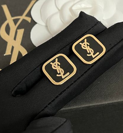 Orecchini alla moda ed eleganti