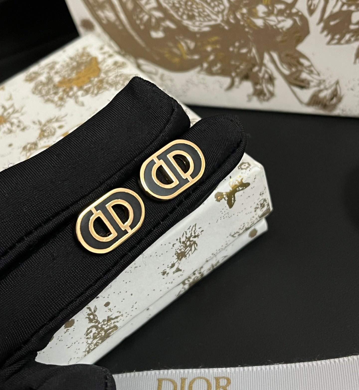 Orecchini eleganti e alla moda