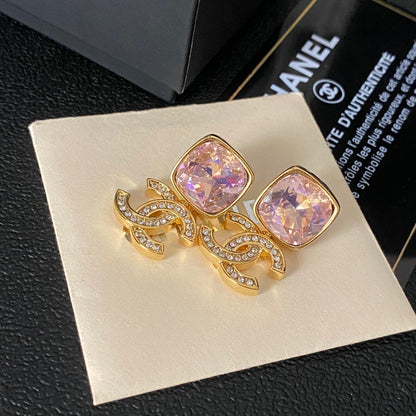 Eleganti orecchini pendenti con pietre preziose