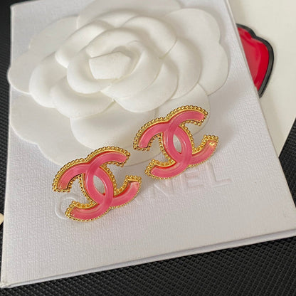 Orecchini rosa alla moda retrò