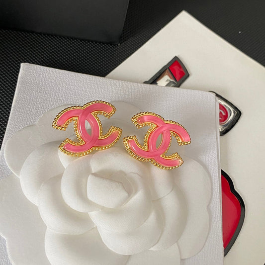 Orecchini rosa alla moda retrò