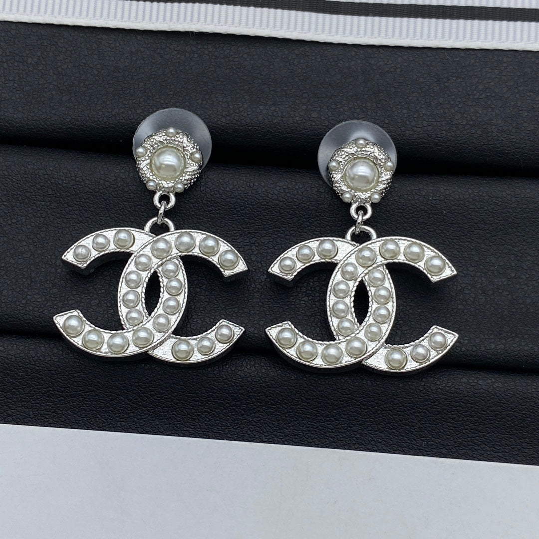 Classic Pearl Earrings