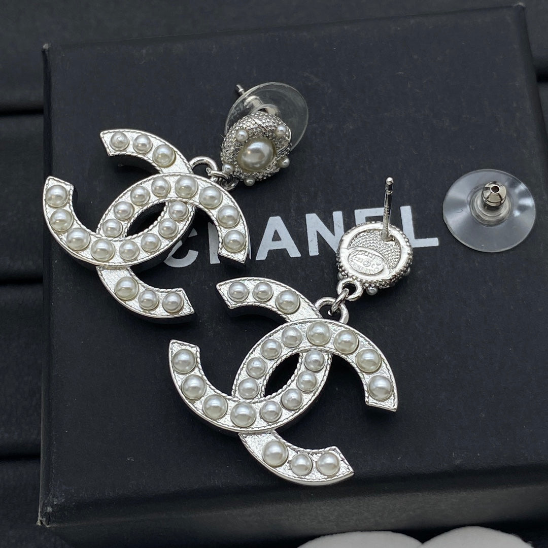 Classic Pearl Earrings