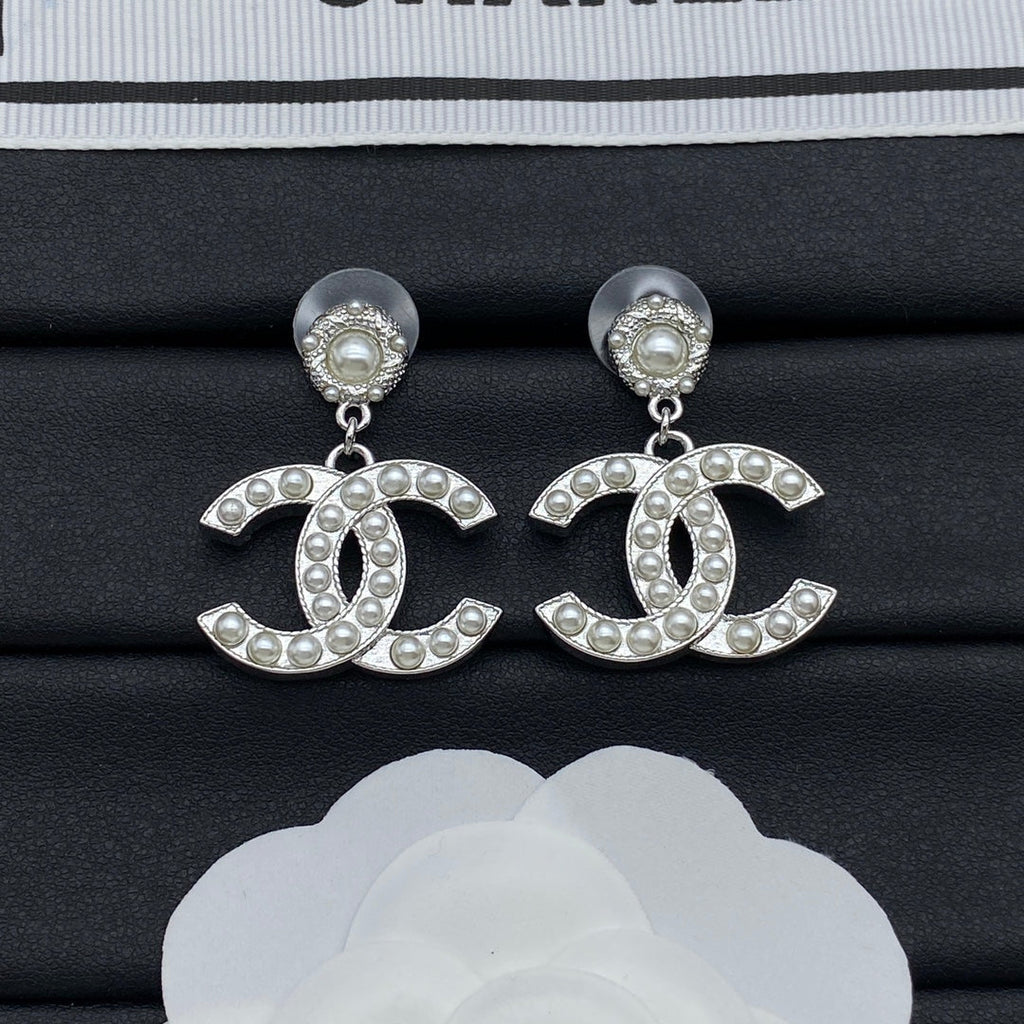 Classic Pearl Earrings