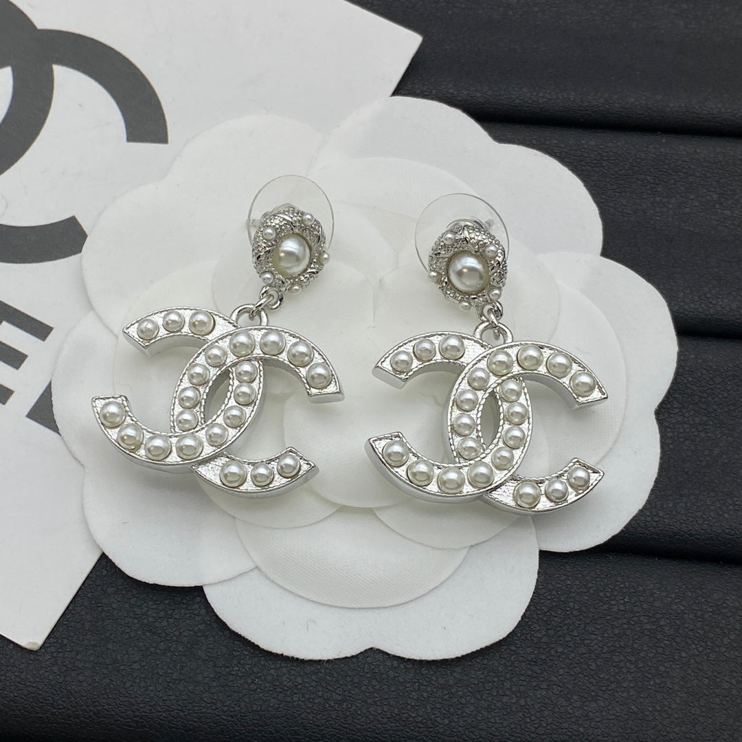 Classic Pearl Earrings