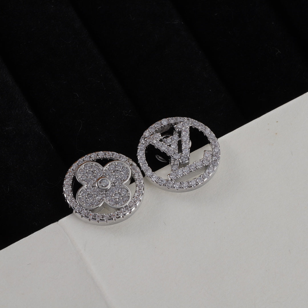 Orecchini asimmetrici con strass