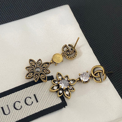 Orecchini a forma di fiore di cristallo