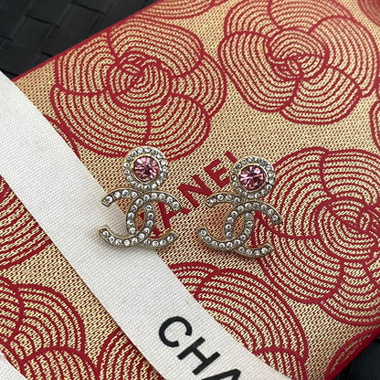 Orecchini con strass rosa