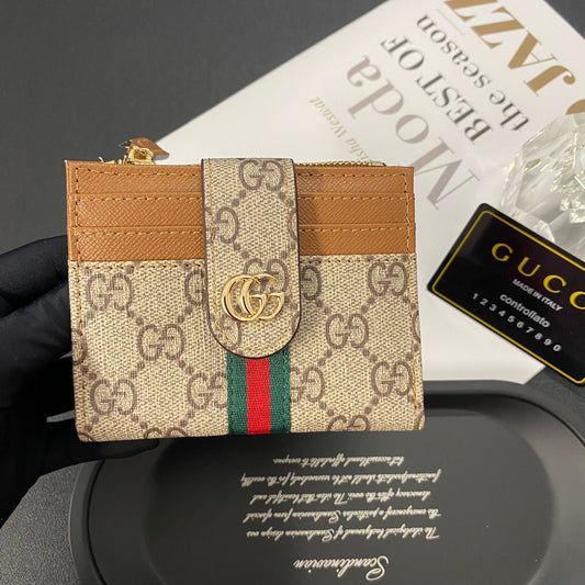 Porta carte di credito in pelle con etichetta dorata di lusso