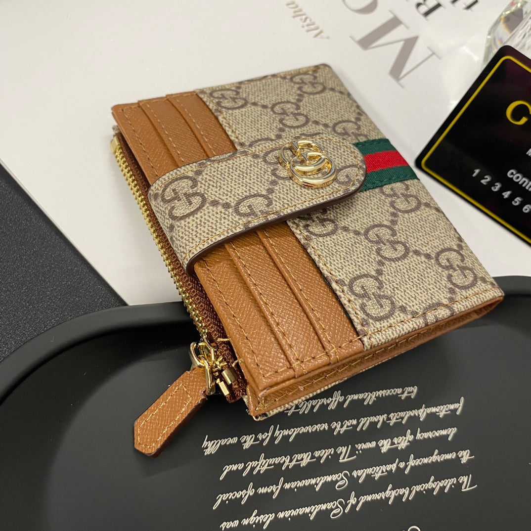 Porta carte di credito in pelle con etichetta dorata di lusso