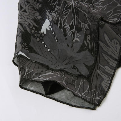 Minigonna in chiffon con stampa di foglie irregolari a contrasto e cerniera 