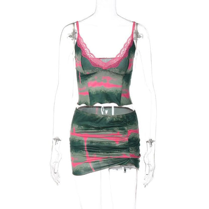Completo minigonna con scollo a V e orlo in pizzo tie-dye e arricciato 