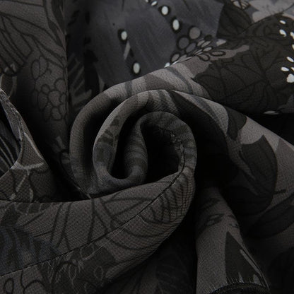 Minigonna in chiffon con stampa di foglie irregolari a contrasto e cerniera 