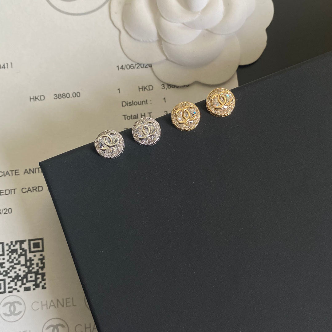 Mini orecchini rotondi con diamanti