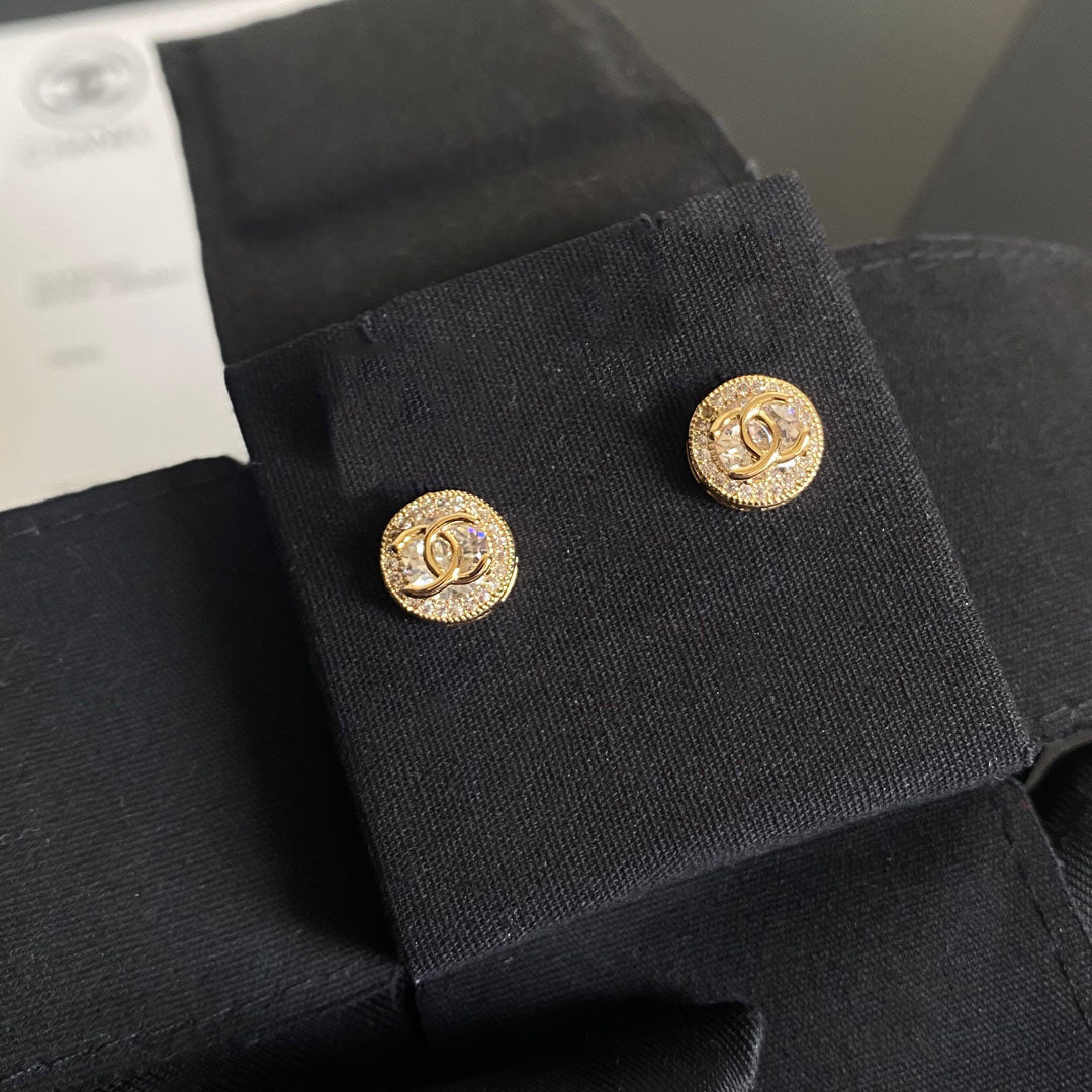 Mini orecchini rotondi con diamanti