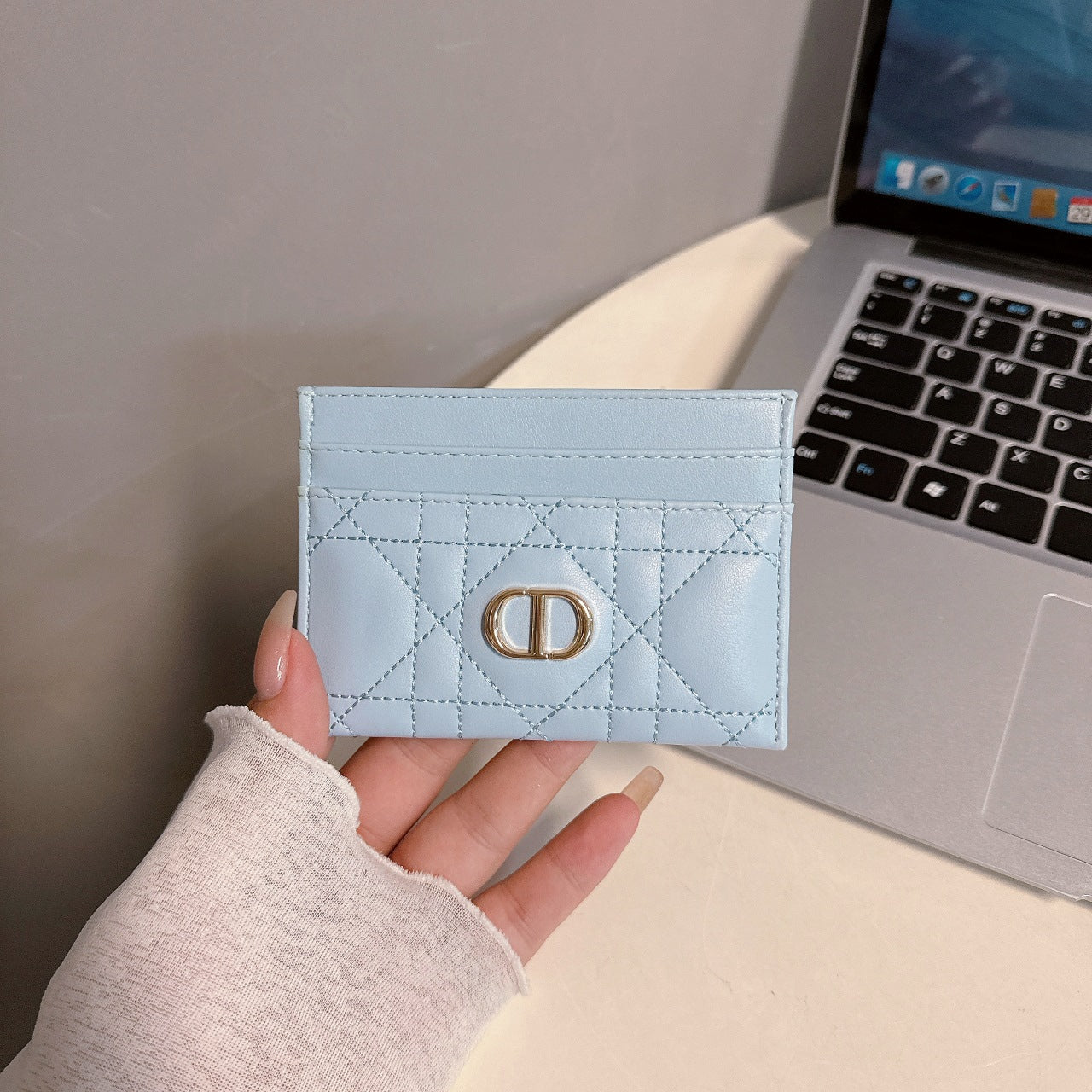 Porta carte in pelle goffrata